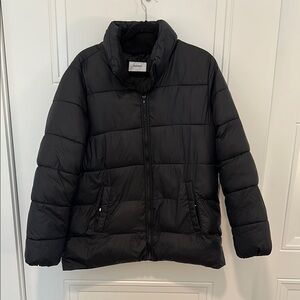 Old Navy Women’s Black Puffer Jacket